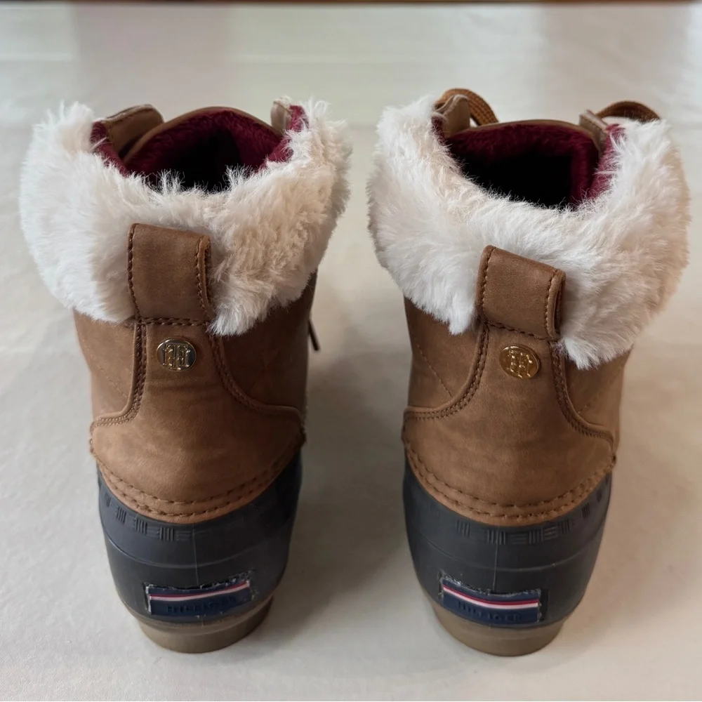 NWOB Tommy Hilfiger Ravino Brown Duck Ankle Boots Rain Booties (8M)